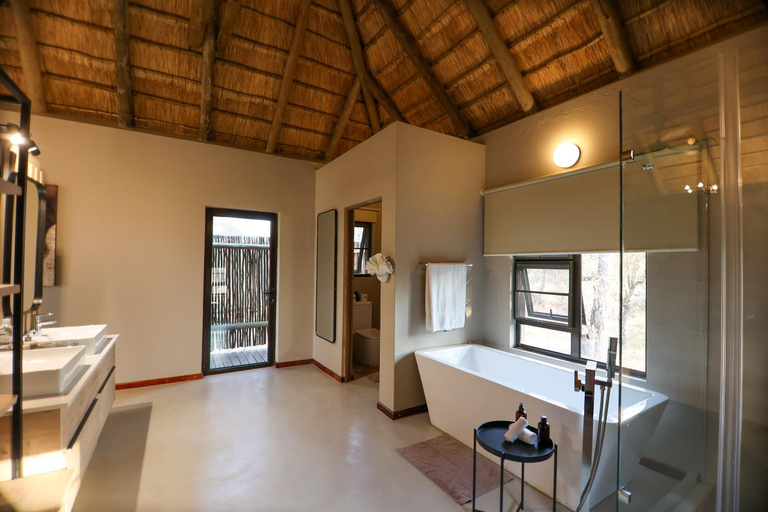 Bathroom 4, Xanatseni Private Camp, Ehlanzeni