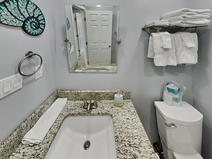 Bathroom 3, Mallard, Aransas