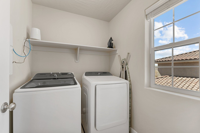 Interior 3, Forever Summer 5 Bedroom Townhouse, Washington