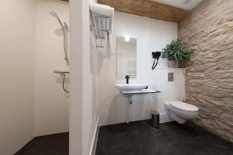 Bathroom, Appart Hotel Eugenie, Saône-et-Loire