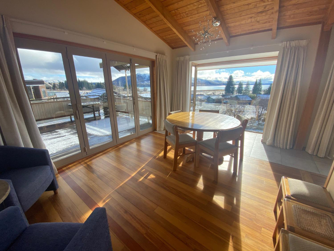 5, Glacier Rock Lakeview House, Mackenzie