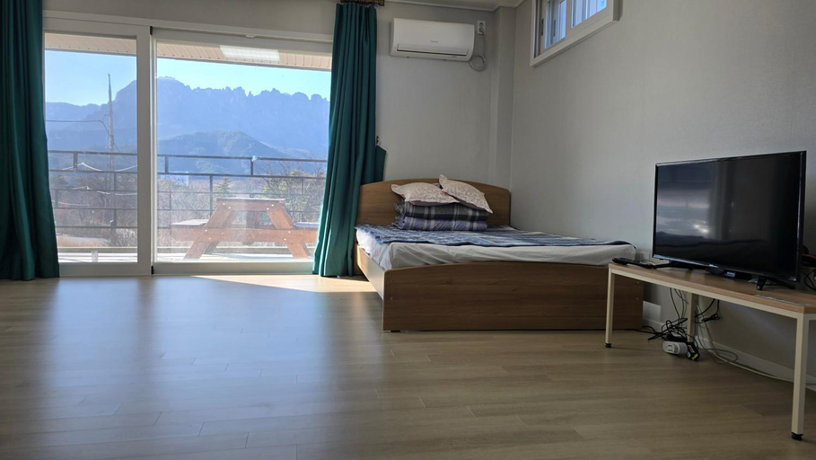 Bedroom 2, Guesthouse Gilson, Goseong