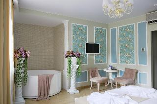 Others 3, Inn Eliton, Central