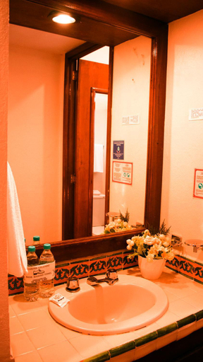 Bathroom, Hotel Maela, Del Centro