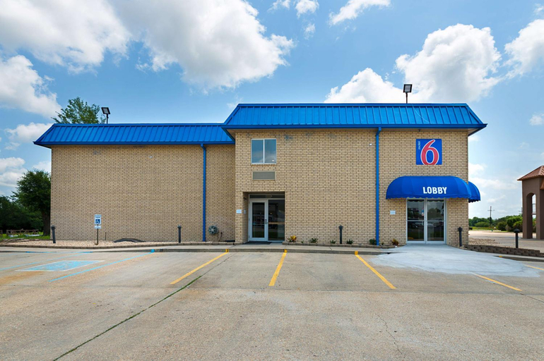Exterior & Views 2, Motel 6 New Iberia, LA, Iberia