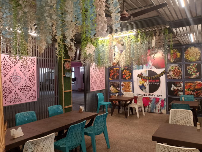 Food & Drinks, Hotel Digvijay , Dehradun