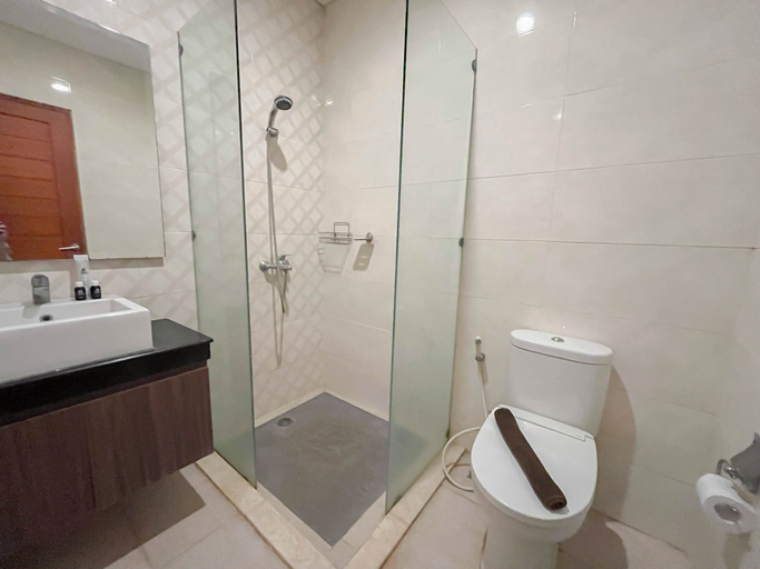 Bathroom 5, Stunning 3BR at Villa Casa De Uli By Travelio, Badung