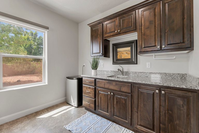 Interior 2, Lakeside Oasis At Sand Hollow 4 Bedroom Home, Washington
