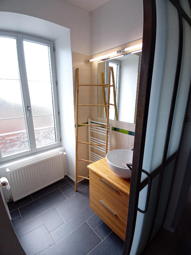 Bathroom 3, A deux pas du Rheby, Ain