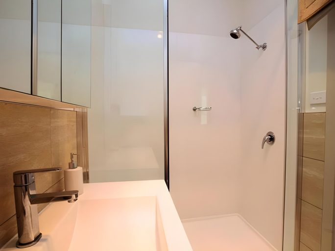 Bathroom, Richmond Coachmans Rest Apartment, Clarence
