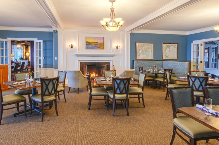 Food & Drinks 5, Black Point Inn, Cumberland