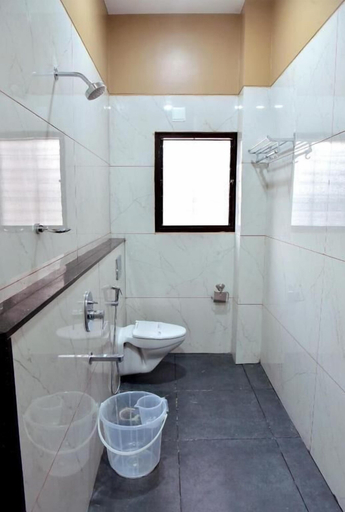 Bathroom 5, MAJESTIC HOTEL & SERVICE APARTMENTS, Madurai