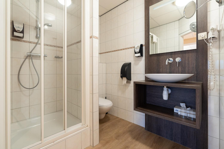 Bathroom 3, Hotel Ameland, Ameland