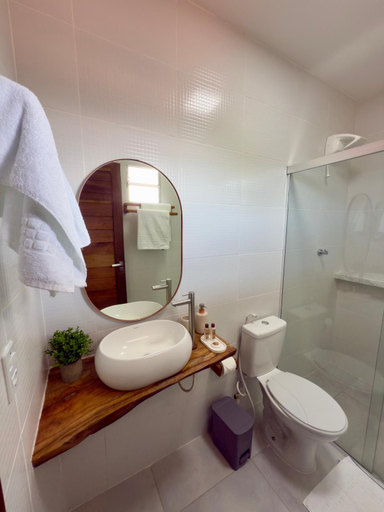 Bathroom 3, Yahweh Hotel, Touros