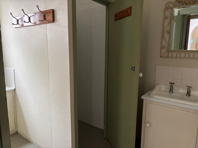 Bathroom 3, Echuca Hotel, Campaspe - Echuca