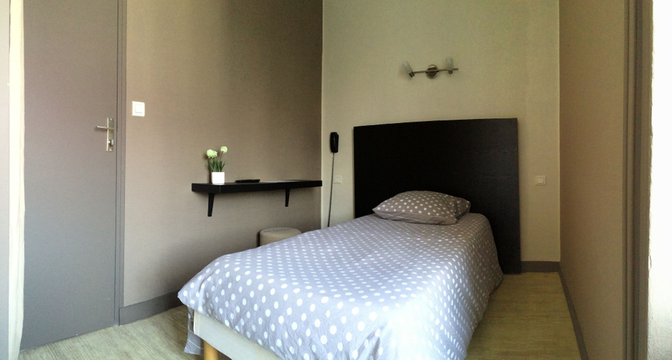 Bedroom 5, Hotel Les Voyageurs, Vendée