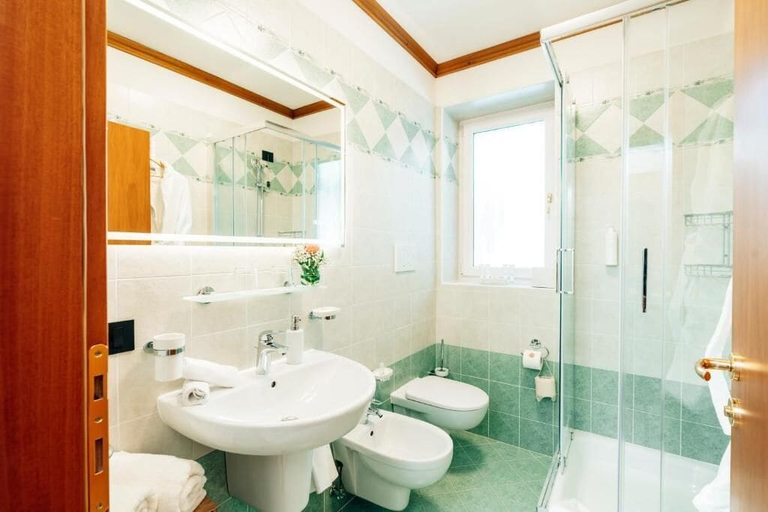 Bathroom 5, le Gemme Dolomites escape, Belluno