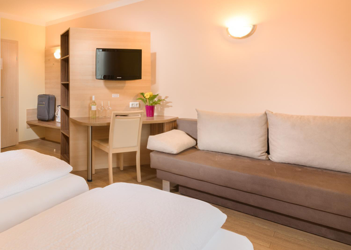 Others 4, Hotel Radlinger, Wien Umgebung