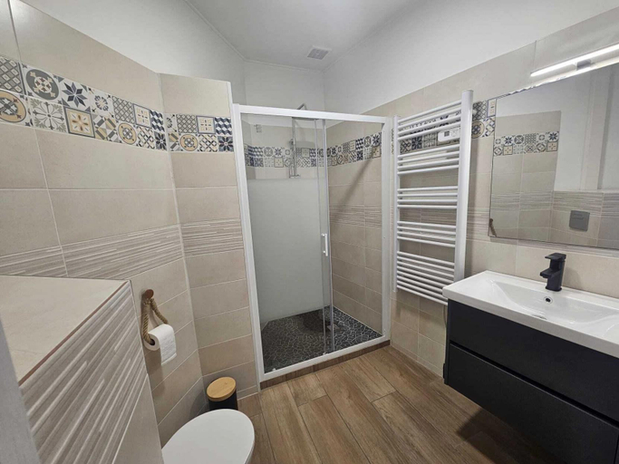 Bathroom, L'Escale 32, Gers