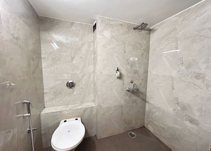 Bathroom 5, Hotel Edge Inn Jail Road Near Railway Ju, Raipur