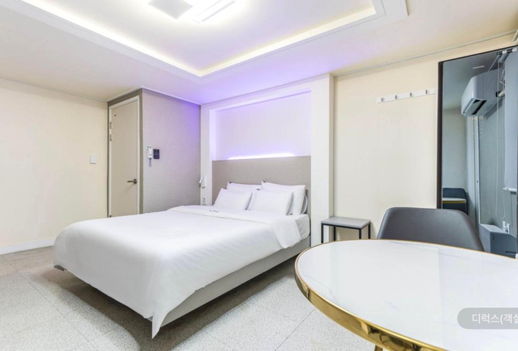 Bedroom 3, Pocheon Social Hotel, Pocheon