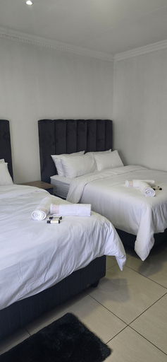 Room 4, Good night guest house, Capricorn
