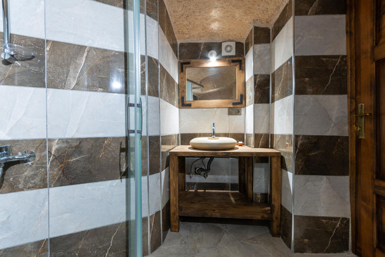 Bathroom 5, Lemon Cave Suites, Avanos