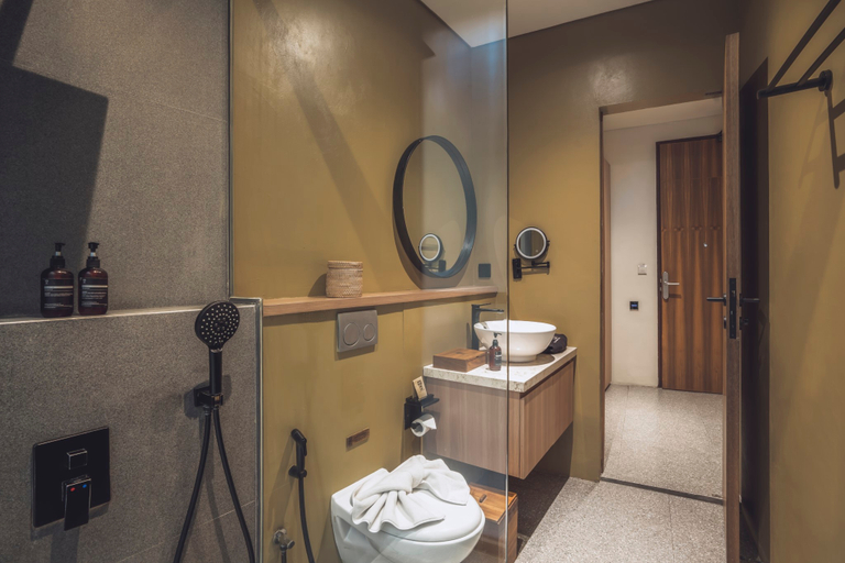 Bathroom 5, Canggu Cabana Beach Resort by Ini Vie Hospitality, Badung