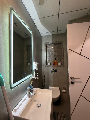 Bathroom 5, 41 Floor River View - TheRoomeraStay, Gautam Buddha Nagar
