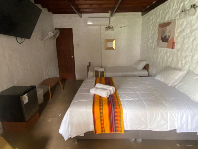 Bedroom 2, Los Andes Restaurant & bungalows, Lima