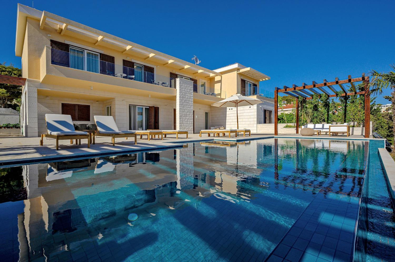 Sport & Beauty 5, Immensely Luxurious Hvar Villa 5 Bedrooms Villa East Eternal, Hvar