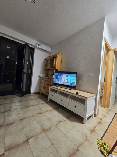 Interior 3, Le case di reno, L'Aquila