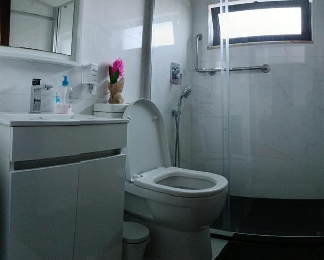 Bathroom 3, Casa da Rosa, Barcelos
