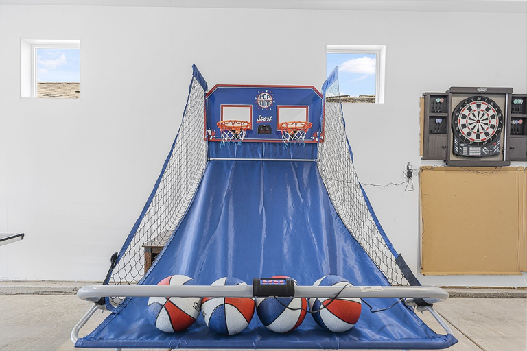 Game room 2, Desert Rose Hideaway 5 Bedroom Home, Washington
