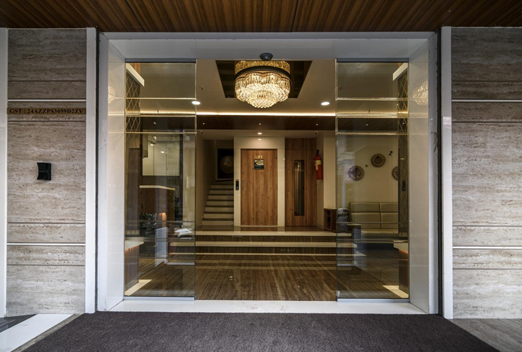 Exterior & Views, Hotel Royal Treat, Surat