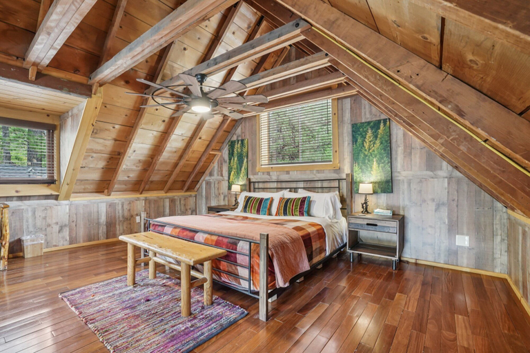 Room 1, Idyllwild Realty Vacations, Riverside