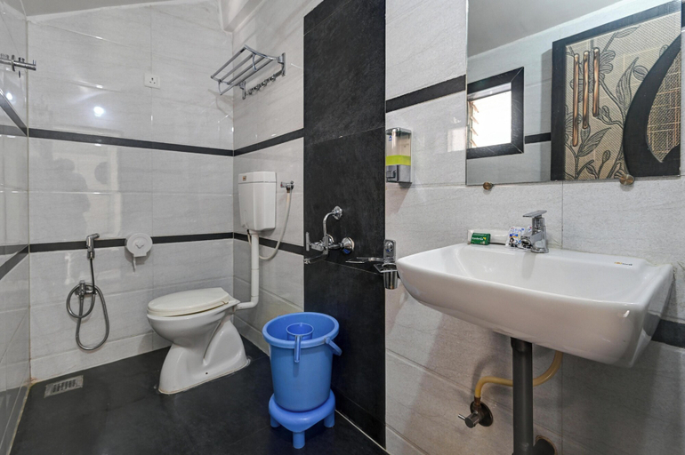 Bathroom 4, Suketi Stays, Satara