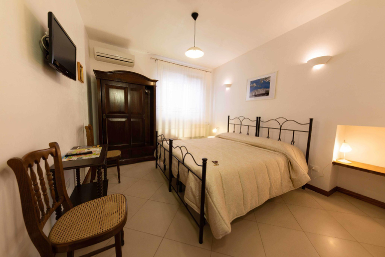 Bedroom 2, B&B La Stradella, Brindisi
