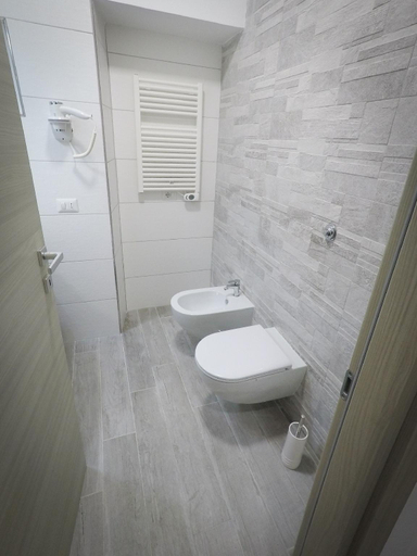 Bathroom 2, VaticanArt, Rome