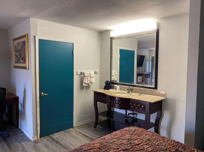 Bathroom, American Star Inn - Abilene, Taylor