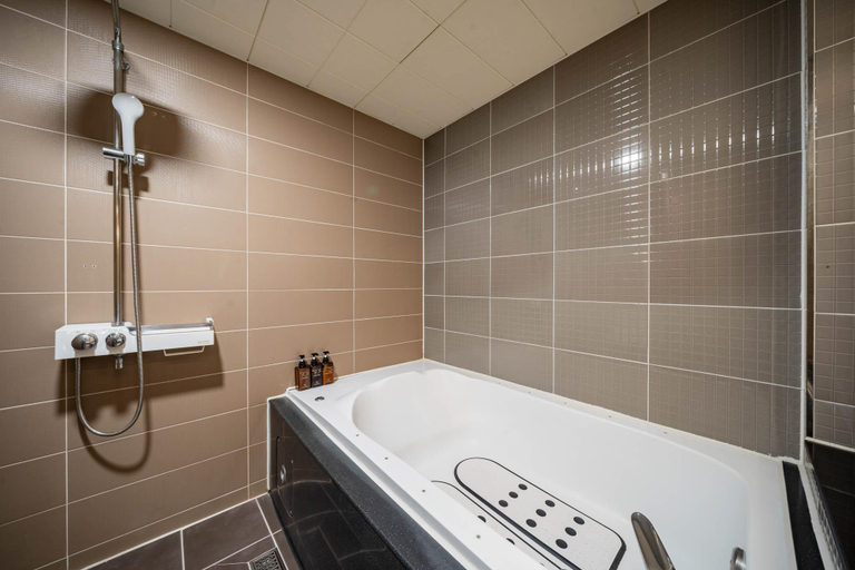 Bathroom 3, Hotel Yeogiuhtte Daegu Station, Buk