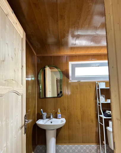 Bathroom 2, Pirikiti, Akhmeta