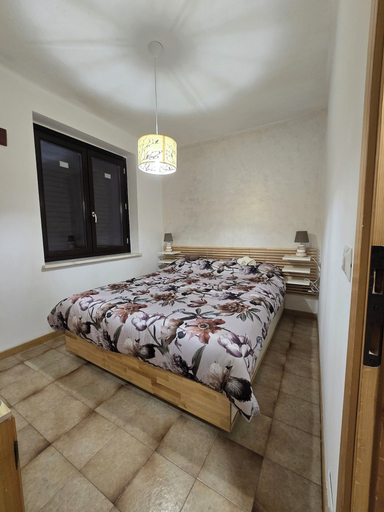 Room 5, Le case di reno, L'Aquila