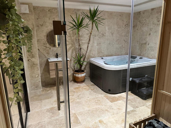 Bathroom 2, Au Wachtfels, Bas-Rhin