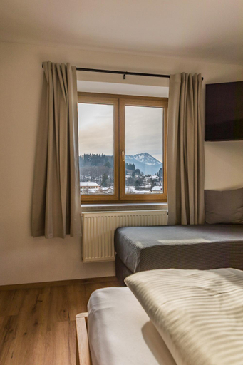 Bedroom 3, Hotel Garni Edelweiß, Traunstein
