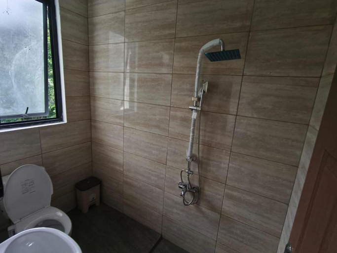 Bathroom 5, villa sentul city kolam renang rooftop sewa harian, Bogor