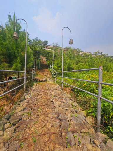 Others 3, Pineville, Bandung