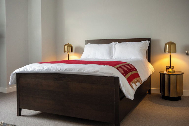 Room 3, Stunning High Street Loft in Cheltenham, Gloucestershire