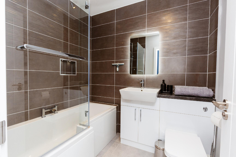 Bathroom 4, Buzzers Retreat, Devon