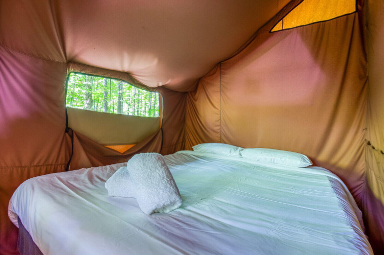 Bedroom 2, Huttopia White Mountains, Carroll